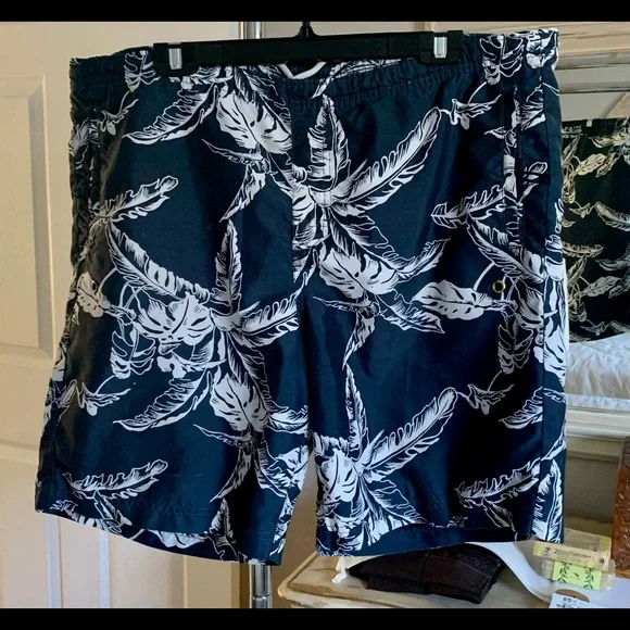 Men swimming trunk, printed white & blue. Size L & even maybe bigger. - Picture 5 of 6